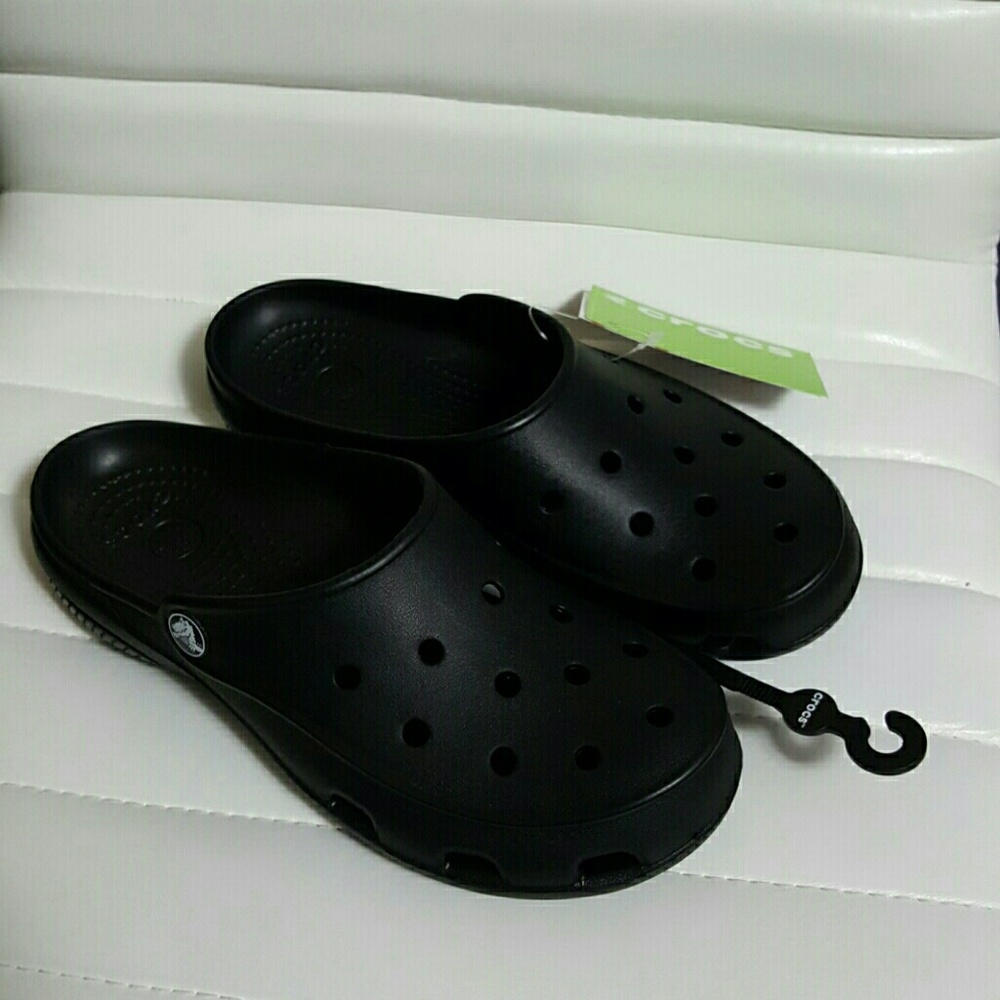 Crocs black freesail clog Size 7 mules new w/tags